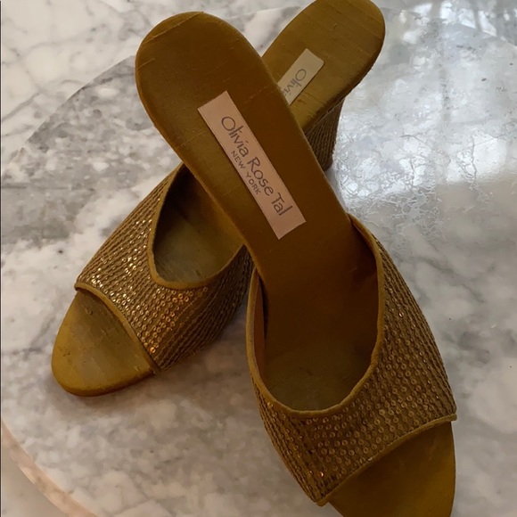 Olivia Rose Tal Gold/Green Wedge Sandals Sz 7 - Picture 2 of 7